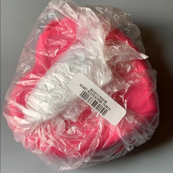 Tupperware Hinged Pink Heart Container 💓 - Picture 2 of 6